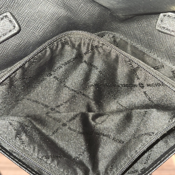 Michael Kors Black Crossbody Bag, Card Slots, ID Window, Inside Zipper Pocket - Picture 5 of 6